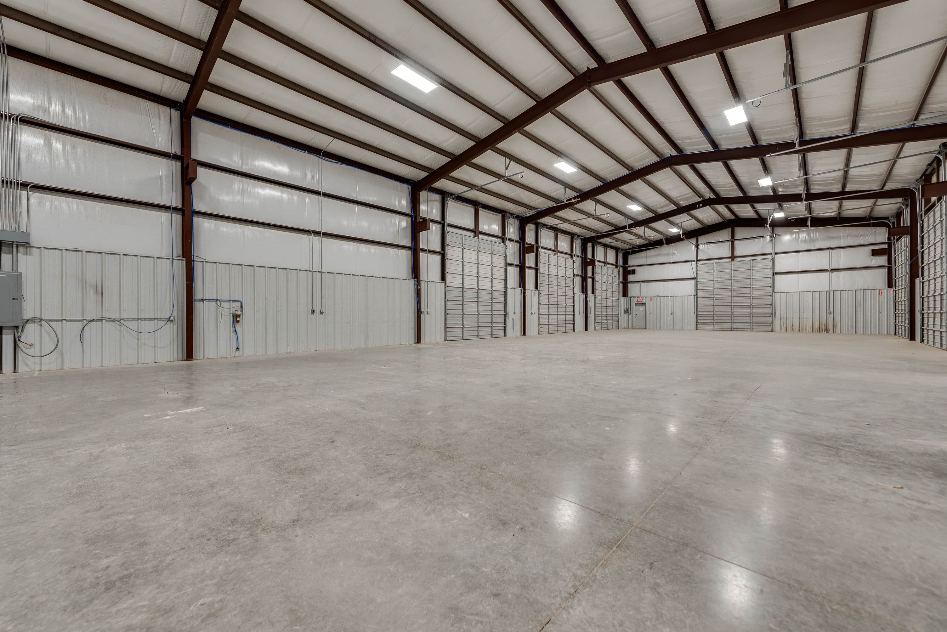 insulated shop with 21 foot clear height